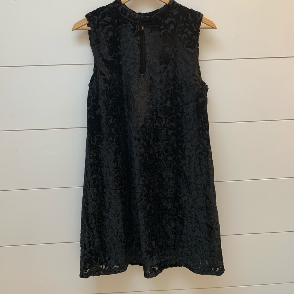 Cashmere and Cupcakes - Little black dress